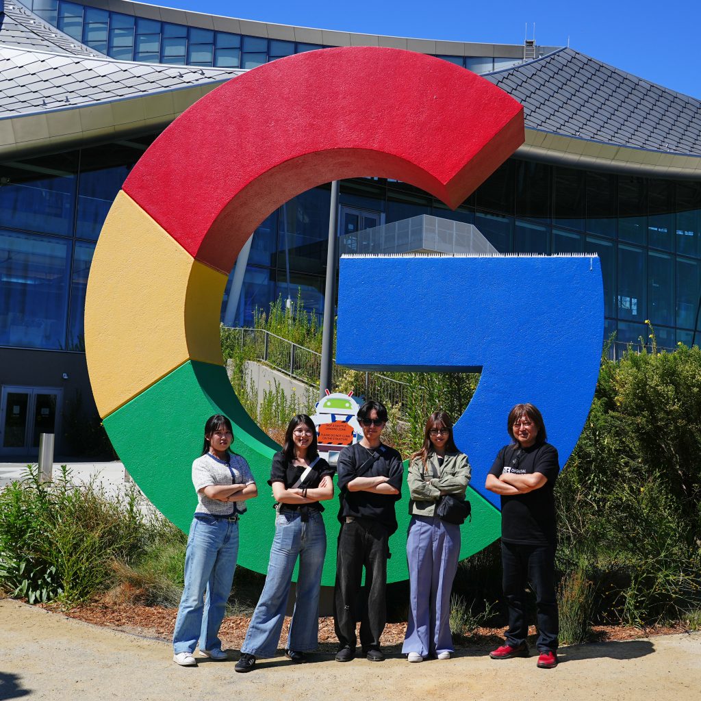 Google Bay View オフィスと留学プログラム参加の日本経済大学の学生と金谷